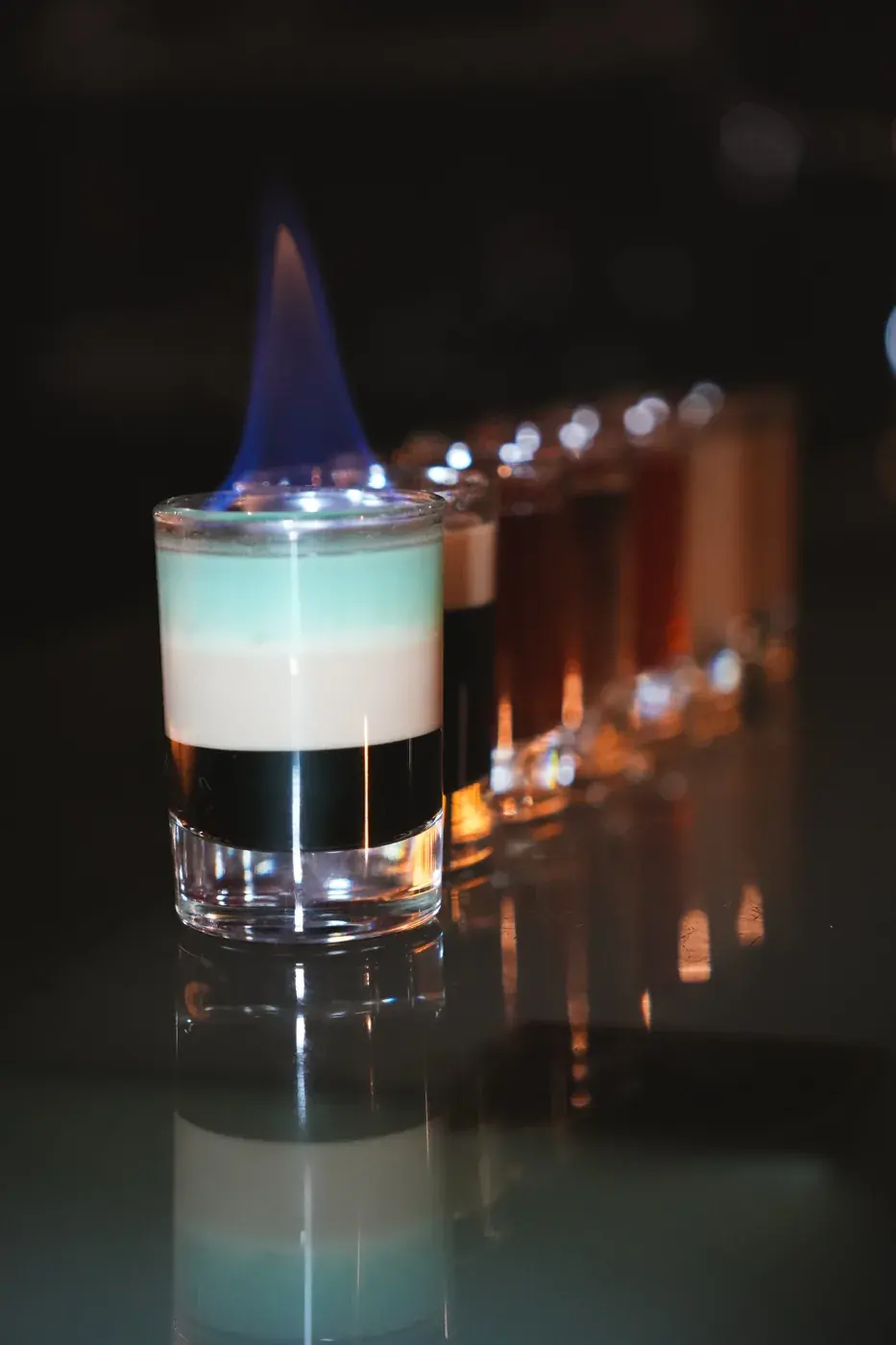 Hořící shot B-52 – ZONE Bar Praha