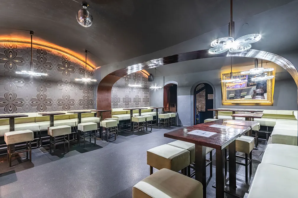 Salonek – posezení – ZONE Bar Praha